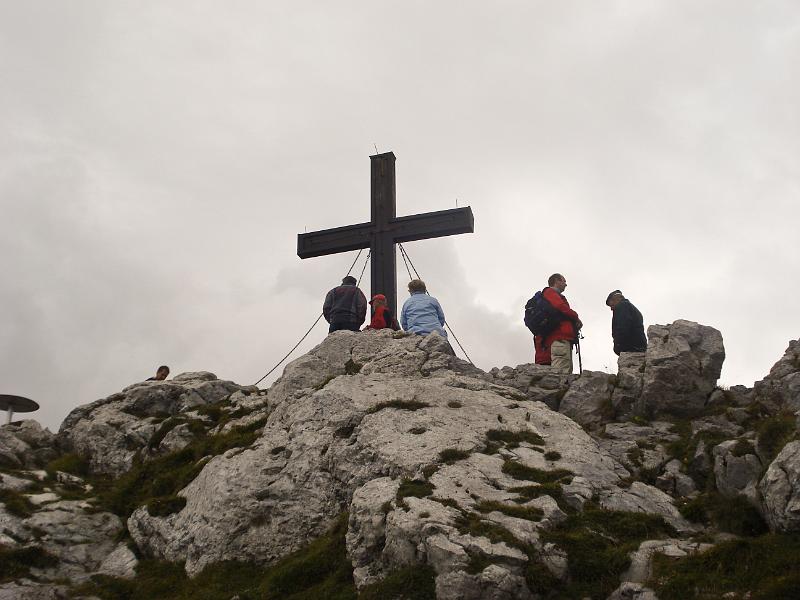 06 Auch das Gipfelkreuz will besucht sein.jpg